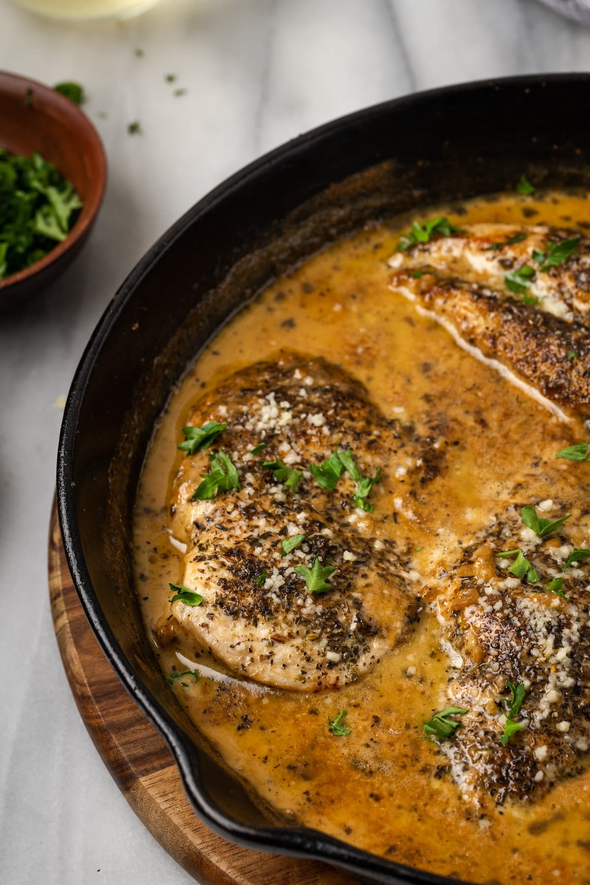 This garlic parmesan chicken recipe is rich, creamy, and loaded with garlic. It’s a decadent keto-friendly dinner that you can make at home in about 20 minutes.