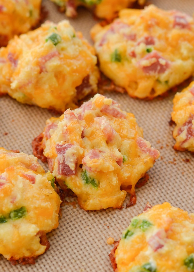 These Cheesy Ham and Jalapeño Bites contain just 1 net carb each, making them perfect for low-carb meal prep!