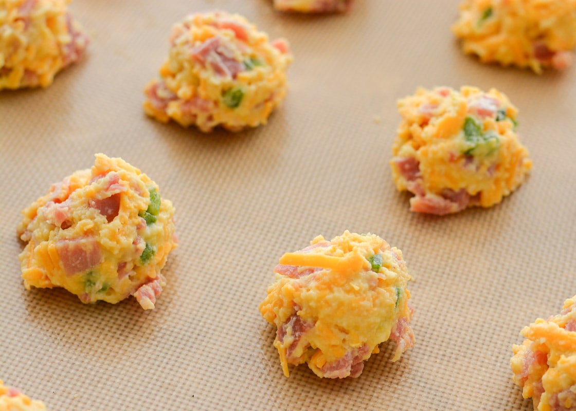 These Cheesy Ham and Jalapeño Bites contain just 1 net carb each, making them perfect for low-carb meal prep!