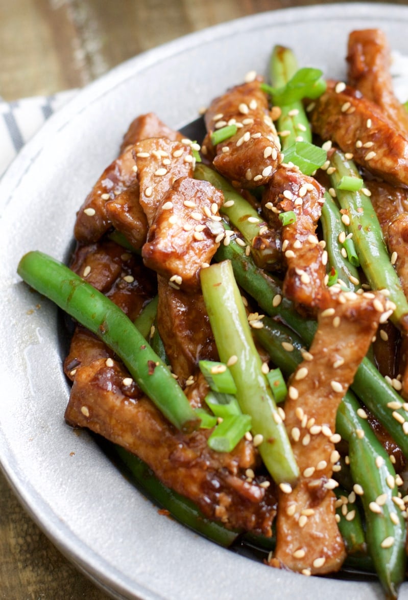 One Pan Keto Sesame Pork and Green Beans has just 4.5 net carbs per serving and is loaded with tangy Asian flavor! #keto